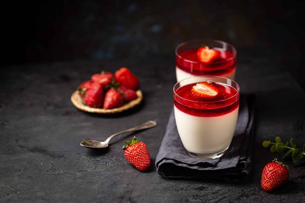 What's the Best Method for a Silky Smooth Italian Panna Cotta with Berry Compote?